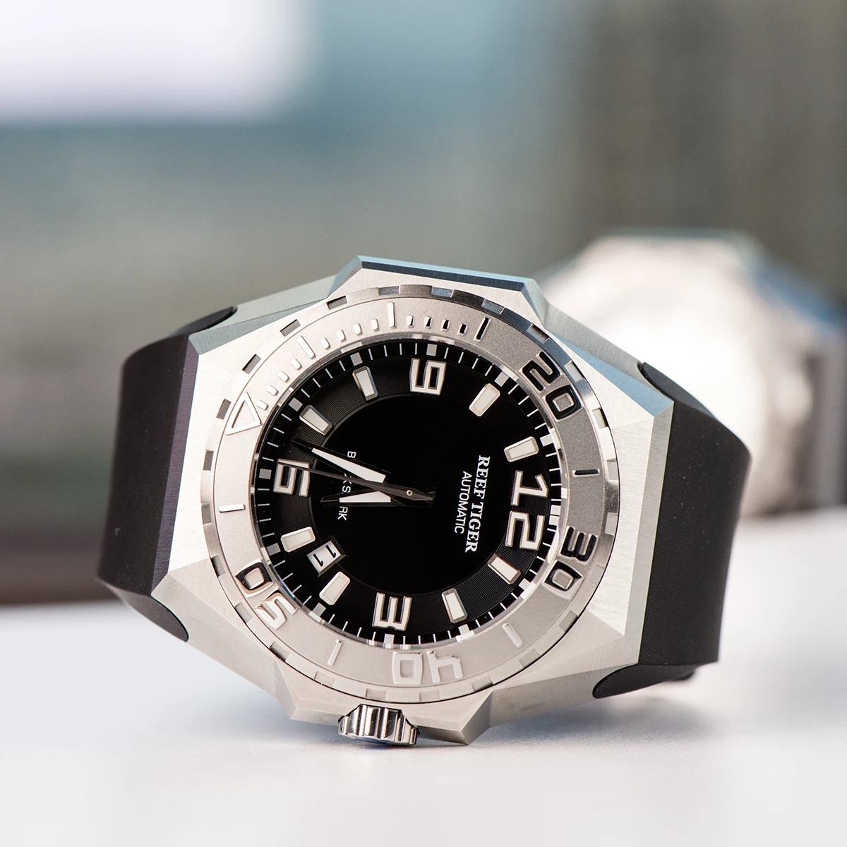 للبيع Reef Tiger/RT رجل الرياضة ساعة أسود الهاتفي الصلب ساعات أوتوماتيكية مقاوم للماء مع ساعة بحزام مطّاطي Relogio Masculin RGA6903