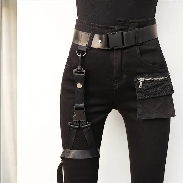 Женские джинсы с высокой талией черные пояс кольцом узкие в стиле панк уличные