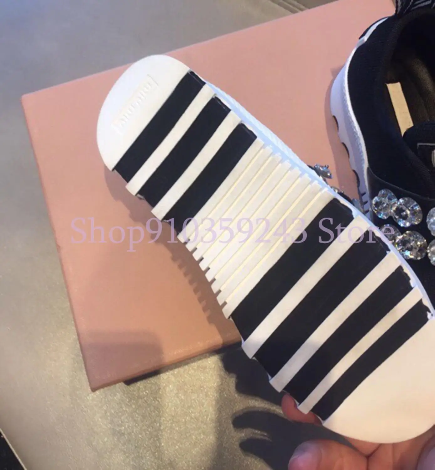 

2020 women's leather sneakers decorated with rhinestone elements