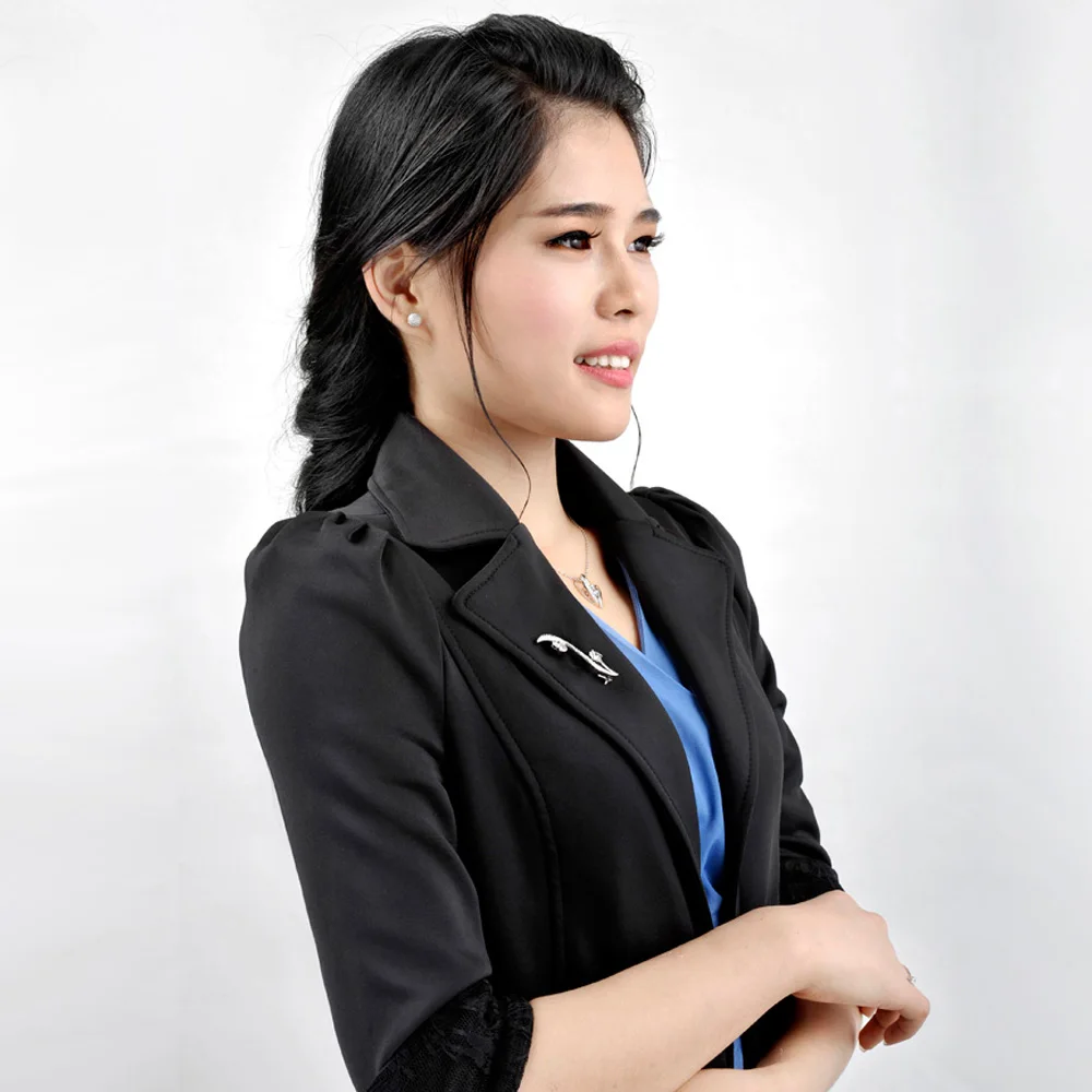 Новая женская брошка из серебра 925 пробы украшенная цирконием инкрустированная