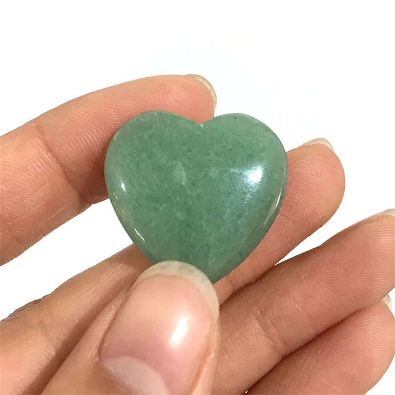 Натуральный кристалл в форме сердца зеленый авантюрин ладонь любовь лечебный