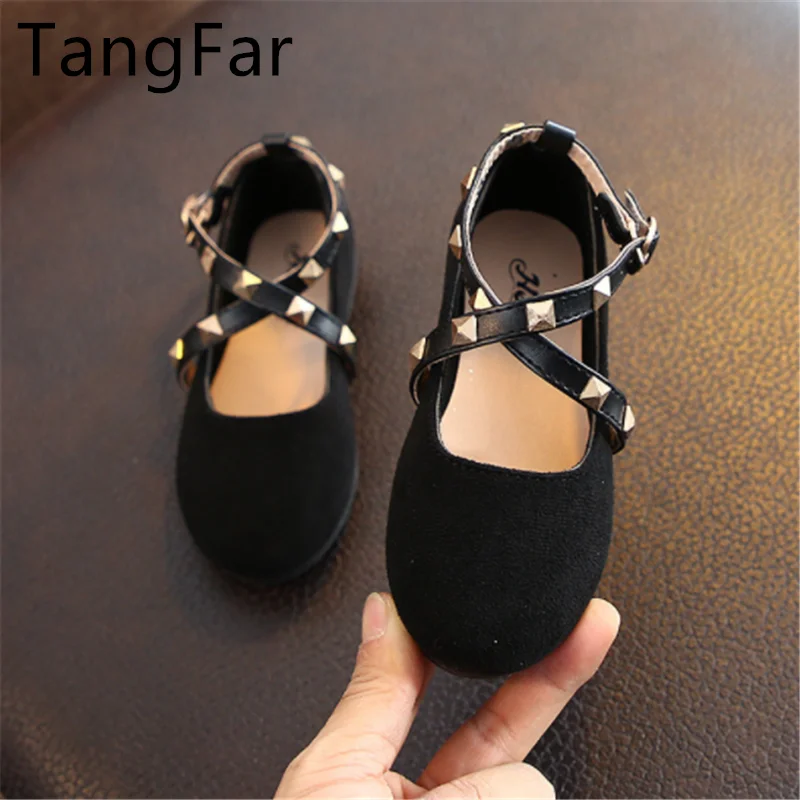 Осенние туфли для девочек из флока с заклепками маленьких принцесс Нескользящие