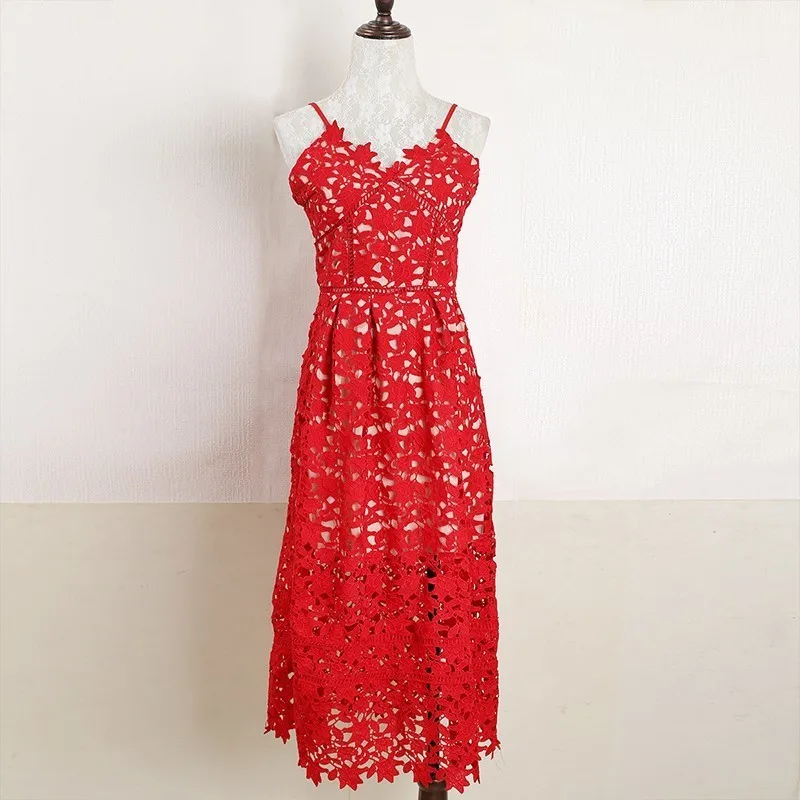 Женское платье на бретелях TWOTWINSTYLE элегантное кружевное средней длины с v