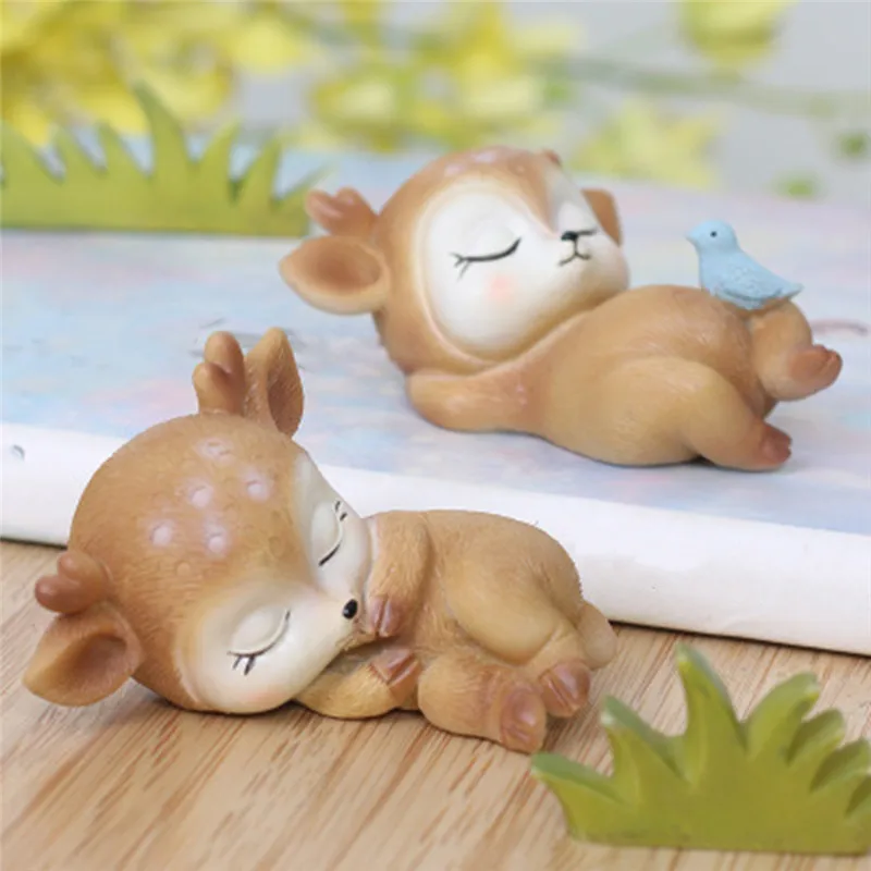 

Cute Resin Fawn Animal Model Figurines Cartoon Deer Toy Kawaii Wedding Decorative Accessories Party Desktop Household Decor