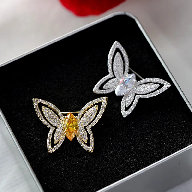 2021 Cute Butterfly Brooch White Yellow Crystal Rhinestone Brooches Pins Wedding Bridal Bouquet Zircon Broaches Insect Scarf Pin