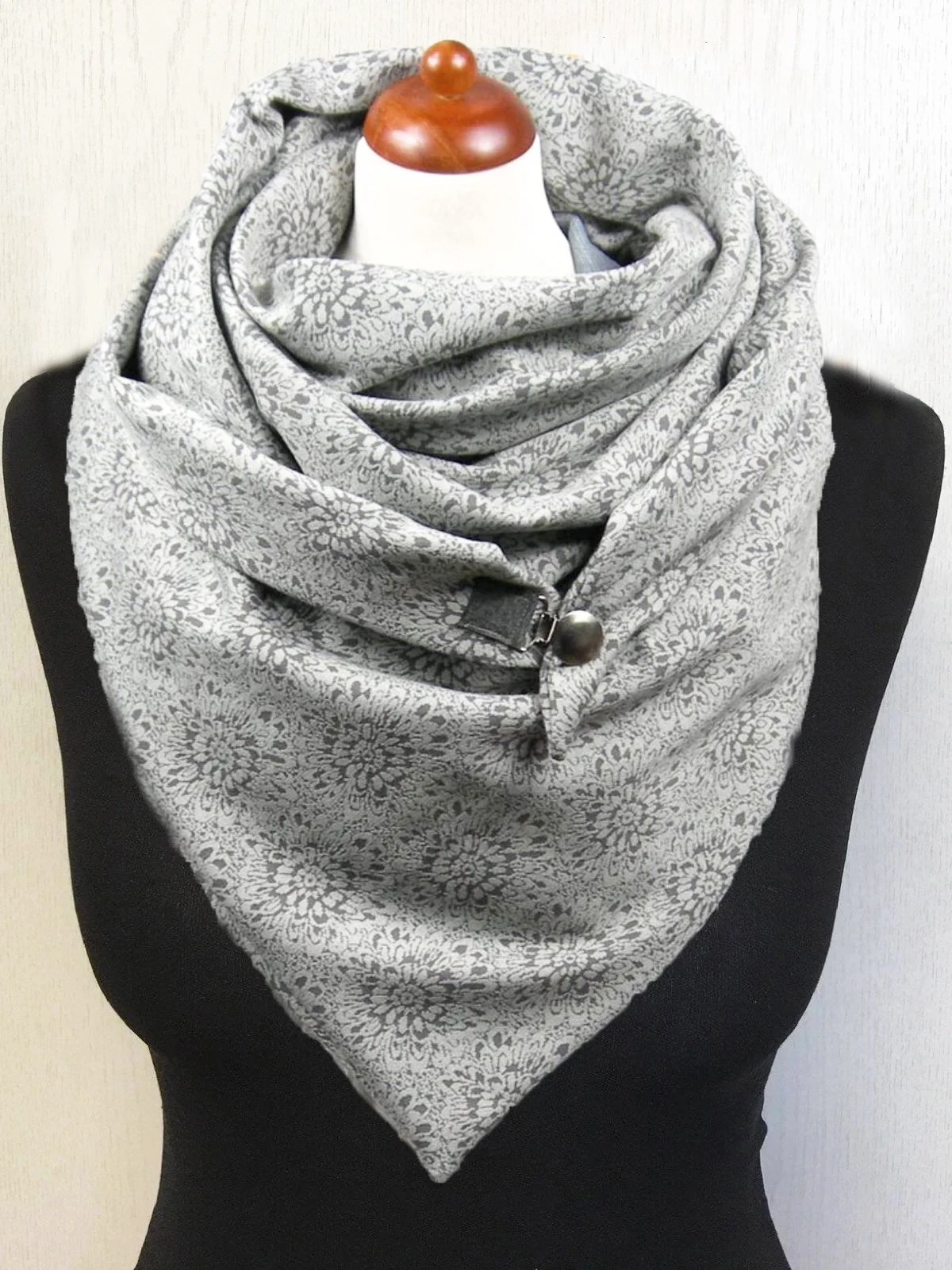 

2020 Fashion Autumn and Winter Knitted Ladies Scarf Plaid Warm Cashmere Button Scarf Shawl Simple Fashion Warm Scarf Shawl