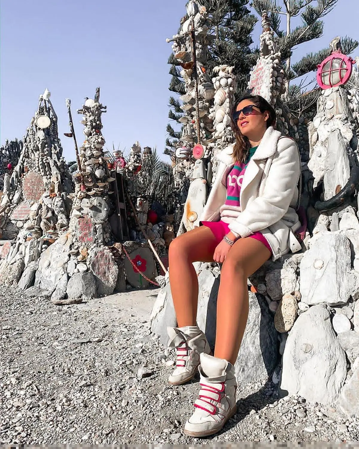 Уютный шикарный свитшот с надписями и цветными блоками спортивный пуловер