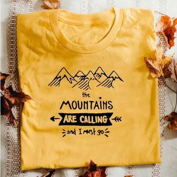 

Женская футболка с надписью «The Mountain is call and I must go», желтая Повседневная футболка с коротким рукавом