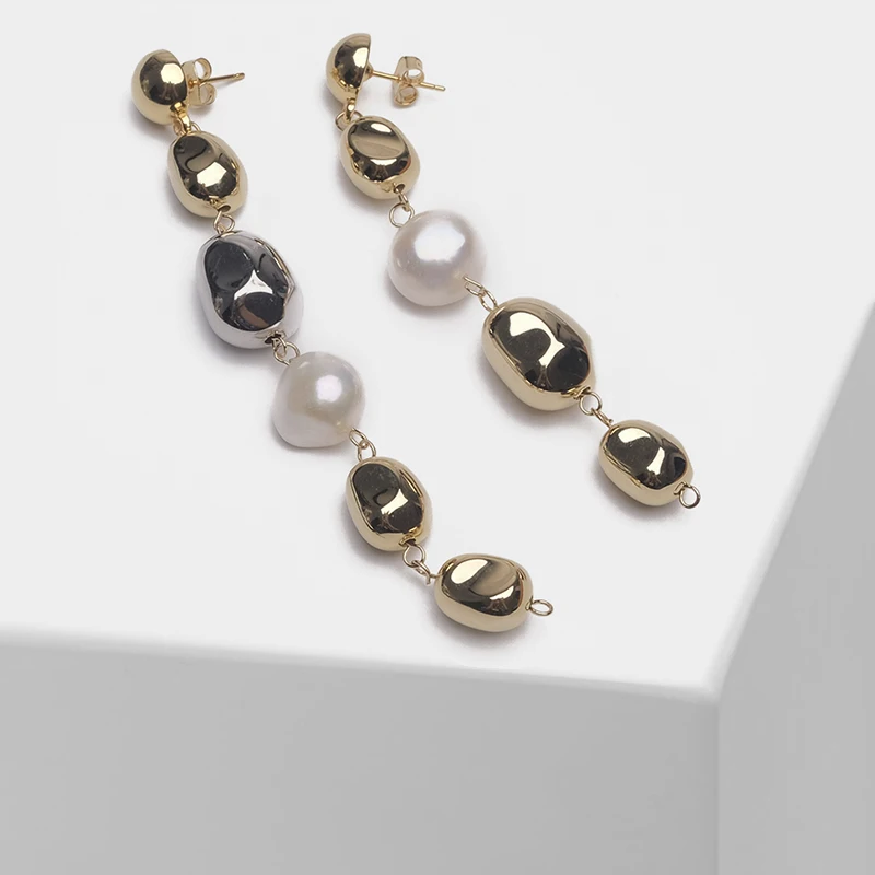 

Amorita Boutique Design G23 Irregular length Natural Pearl Earrings