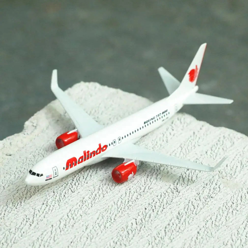 

Коллекционная сувенирная Миниатюрная модель авиационного самолета malinдо Airlines B737, 15 см