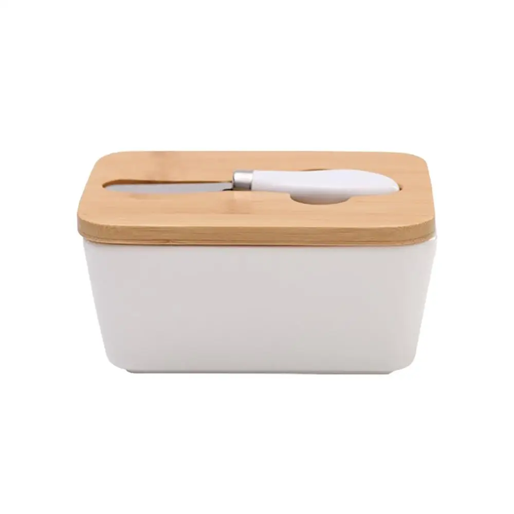 Фарфоровая тарелка для масла с крышкой ножа французского Изолированная коробка