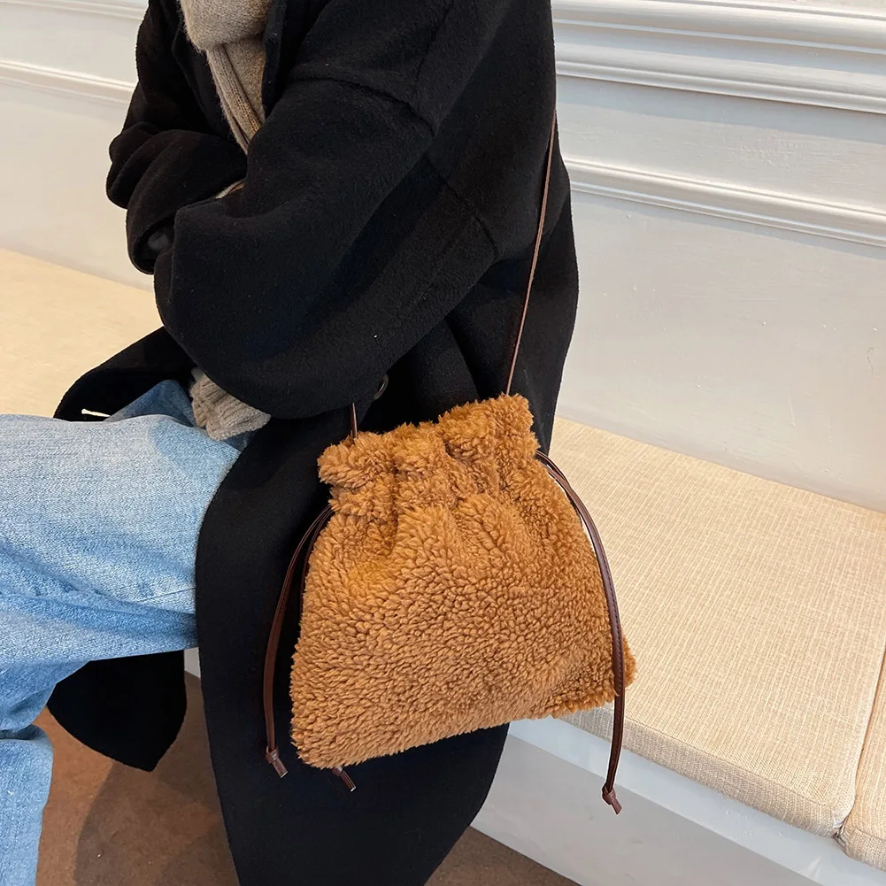 

INS Women Soft Plush Crossbody Bag New Winter Drawstring Small Bucket Bag Female Phone Purses Girls Cosmetic Jewelry Storage Bag