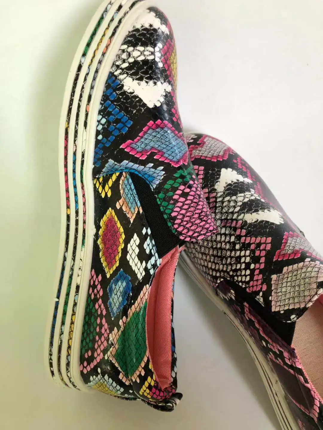 

Women casual shoes 2019 autumn/winter snake pattern PU shoes flat shoes outdoor wild fashion travel Leather patent flat shoes