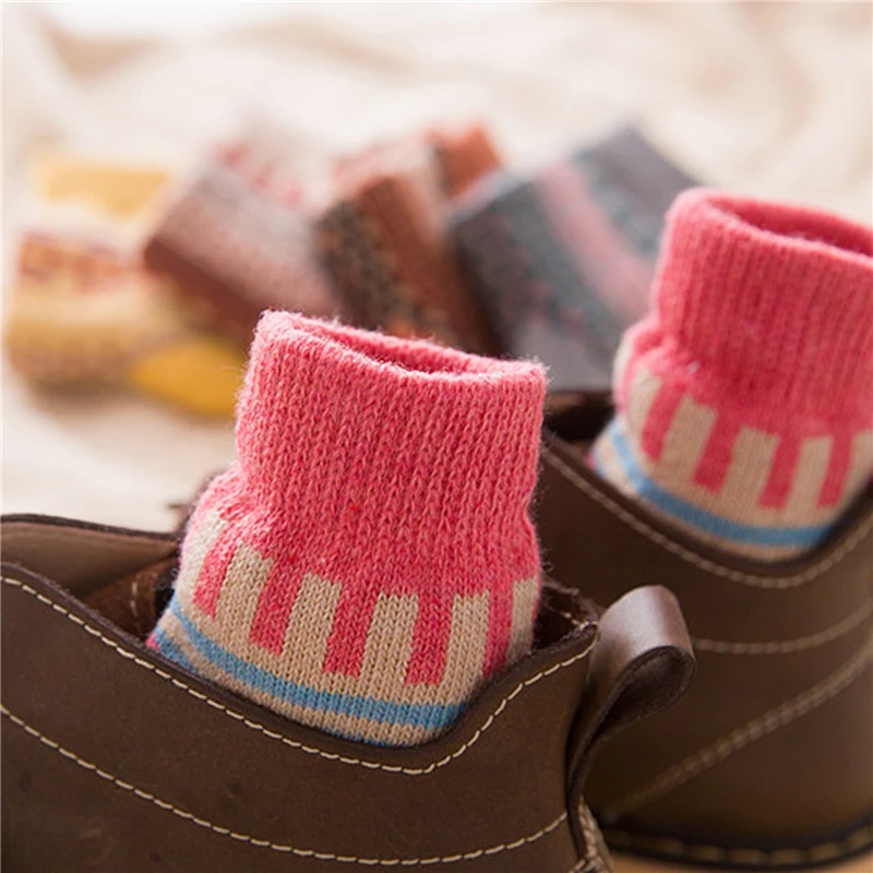 

5 Pair Casual Womens Soft Thick Warm Socks Rabbit Wool Blends Warm Winter Socks Womens Retro Style Colorful Breathable Socks