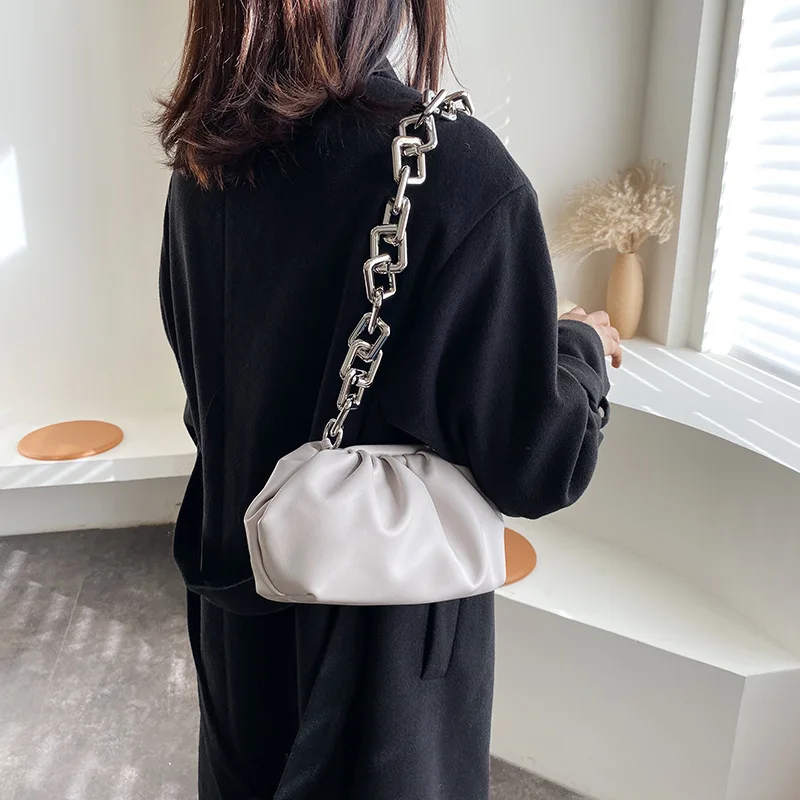 Маленькая женская сумка во французском стиле новинка 2019 мессенджер с объемной