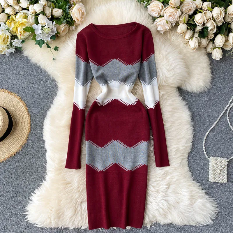 Женское трикотажное платье с круглым вырезом SINGRAIN облегающее длинными рукавами