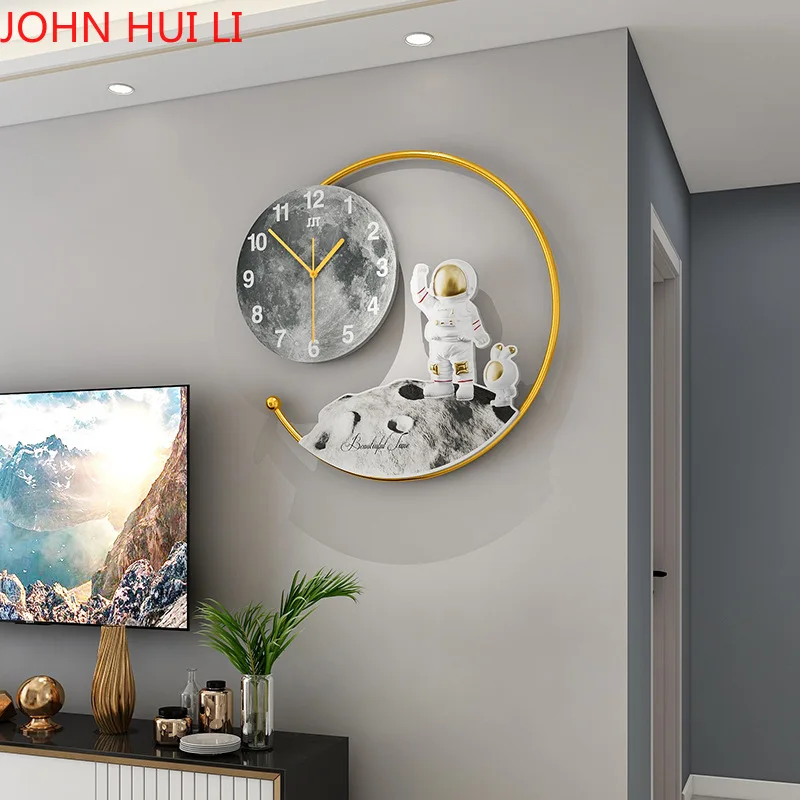 

Роскошные часы в скандинавском стиле, креативные модные настенные часы с лампой для гостиной, Современные Простые украшения для дома