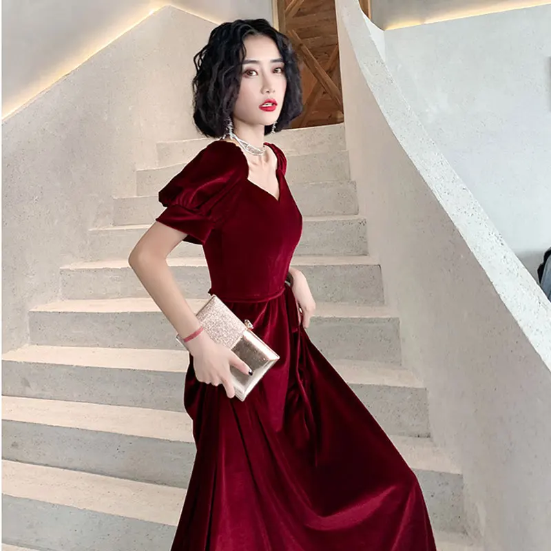 Мусульманское Пышное бордовое велюровое платье с короткими рукавами длинное