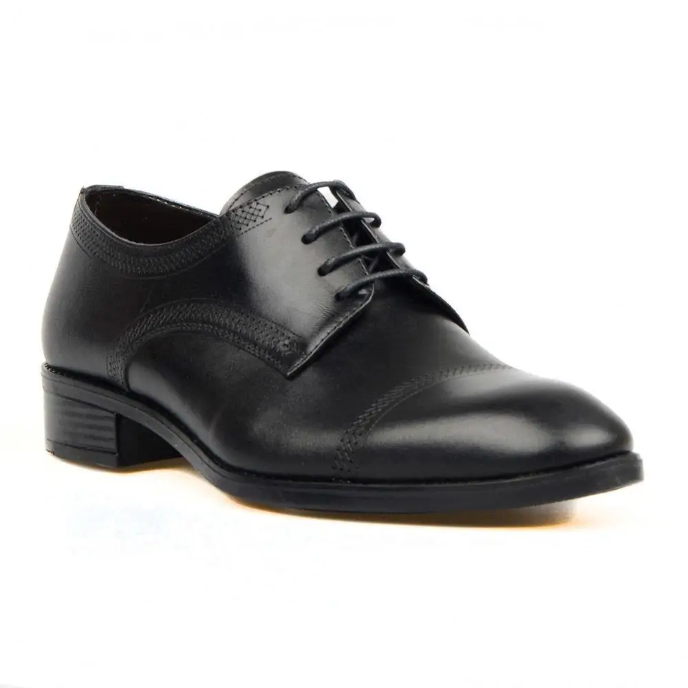 Мужские деловые туфли дерби FootCourt черные из натуральной кожи на шнуровке