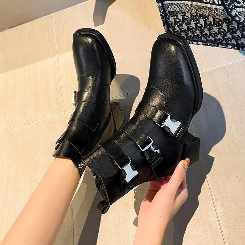 

Новые осенне-зимние женские ботильоны 2021, ботинки мартинсы, модная обувь с квадратным ремешком и пряжкой, тонкие черные короткие ботинки дл...