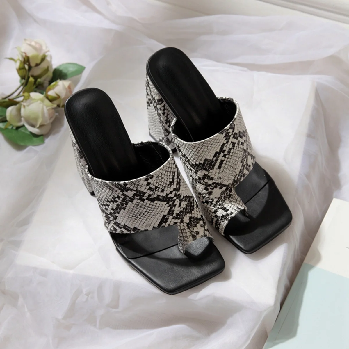 

Women's Shoes