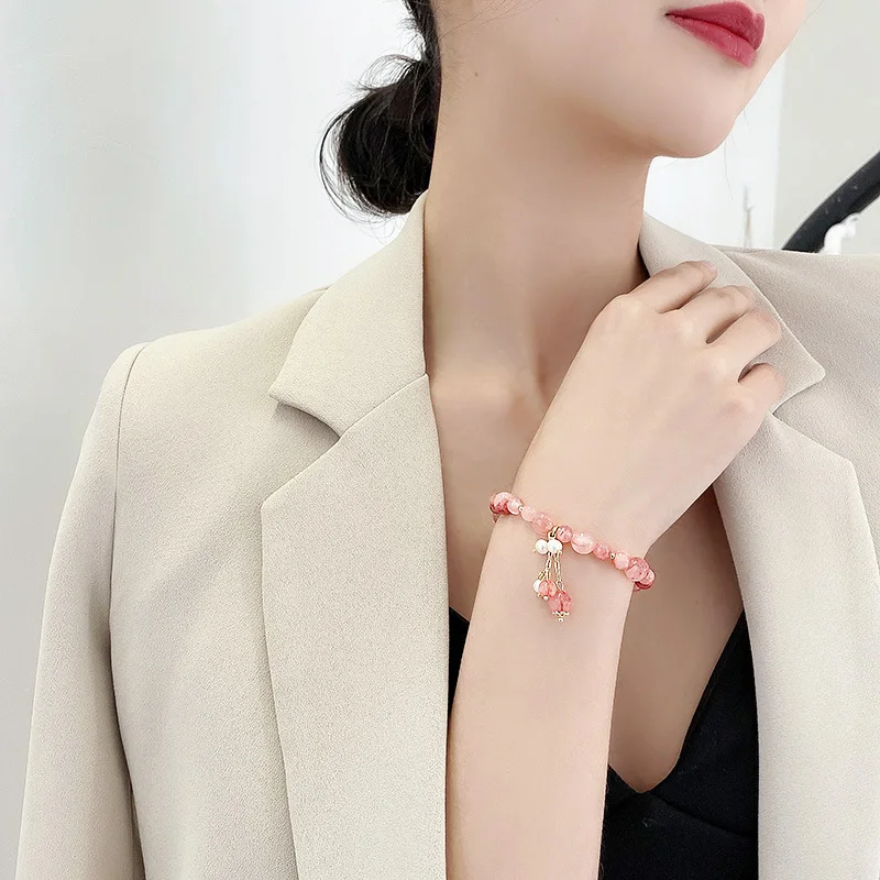 

Natural Freshwater Pearls Bracelet Feminino Strawberry Crystal Elastic Rope Beaded Bracelets for Women 2021 Jewelry Bracelets