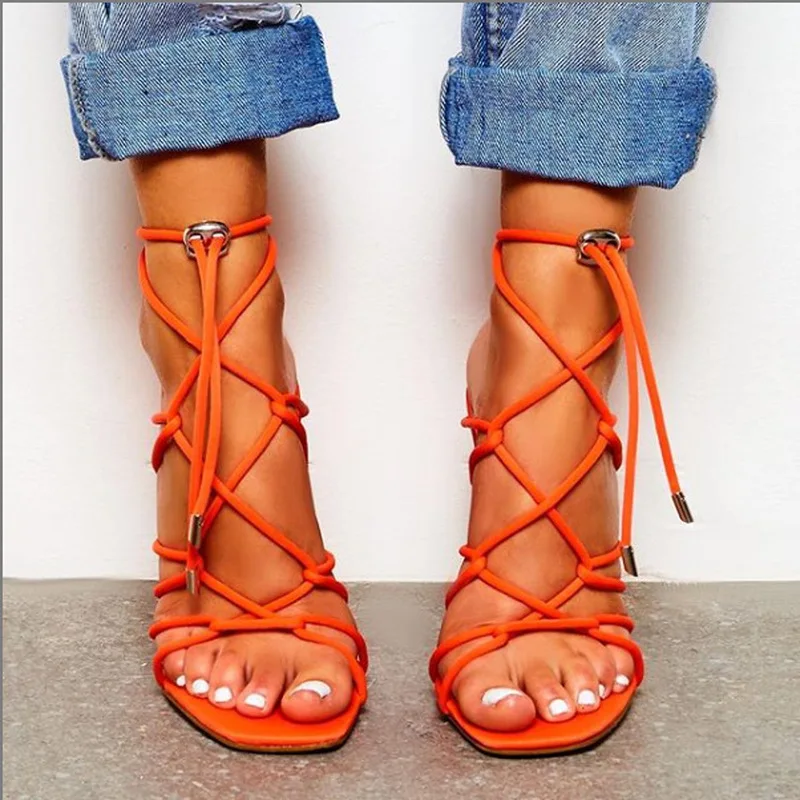 Женская обувь в римском стиле босоножки на высоком квадратном каблуке с