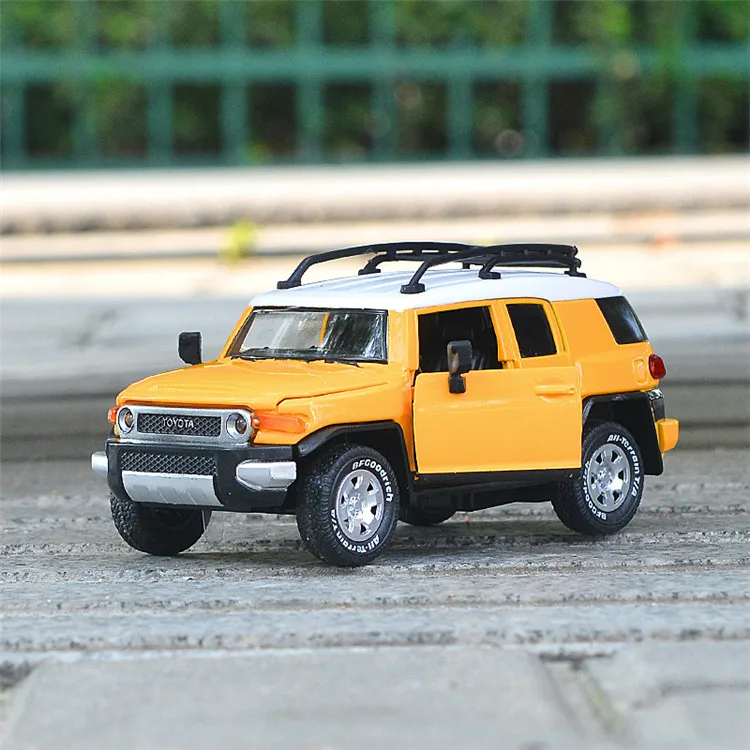 Высокая имитация 1:32 Toyota FJ CRUISER модель SUV, Изысканный детский звук и свет игрушка с инерционным механизмом внедорожная модель