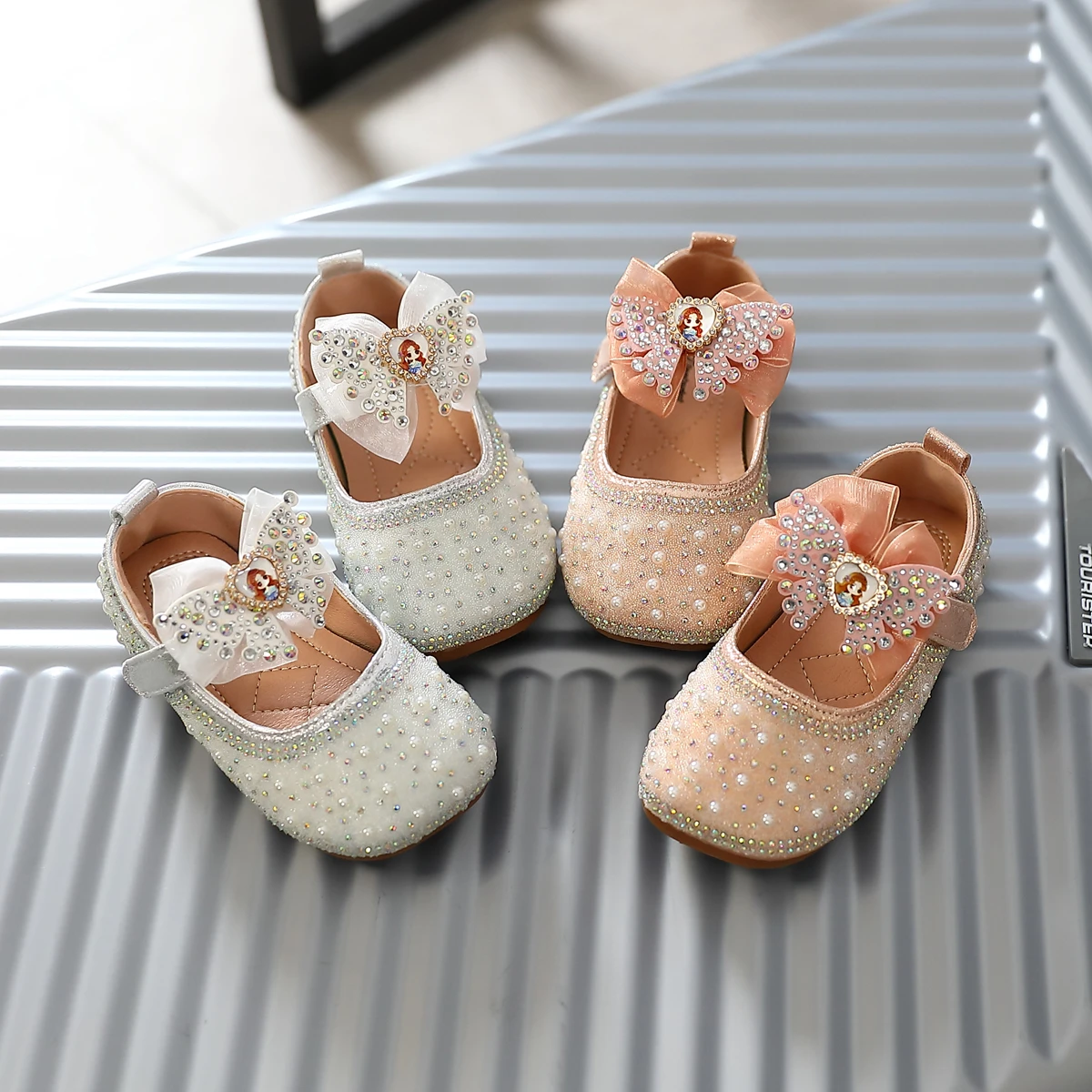 

Autumn Children Shoes Girls Flat Heel Princess Dance Sandals Kids Shoes Glitter Leather Fashion Girls Party Dress Wedding Shoes