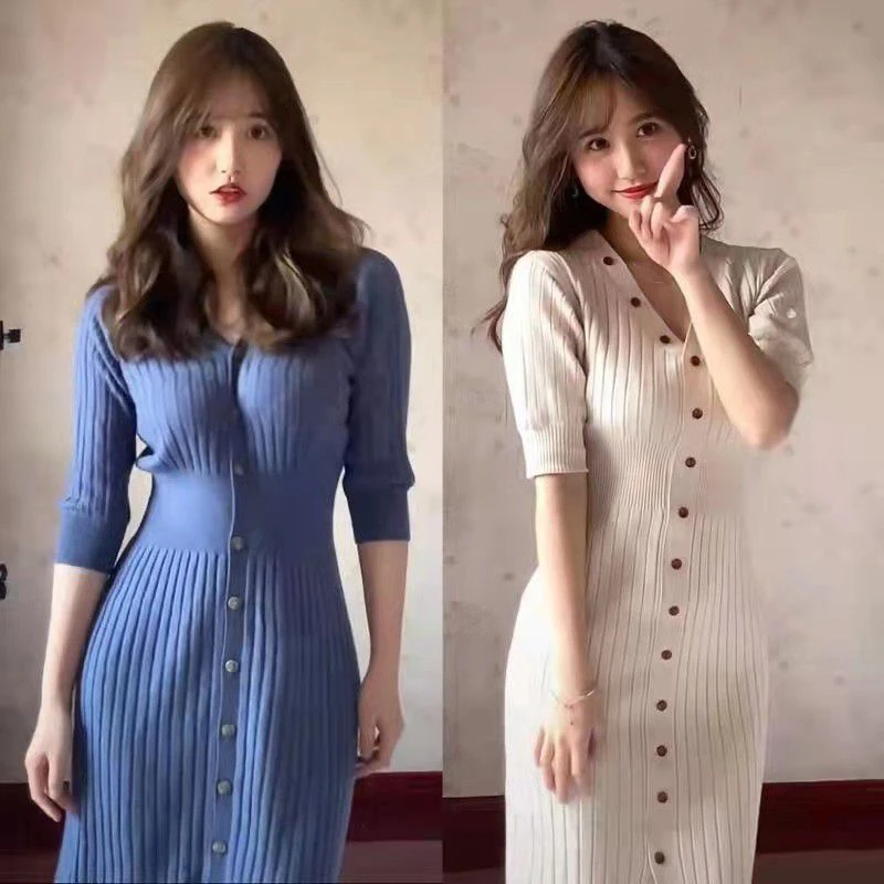 Женское трикотажное платье асимметричного покроя слитное с V-образным вырезом и