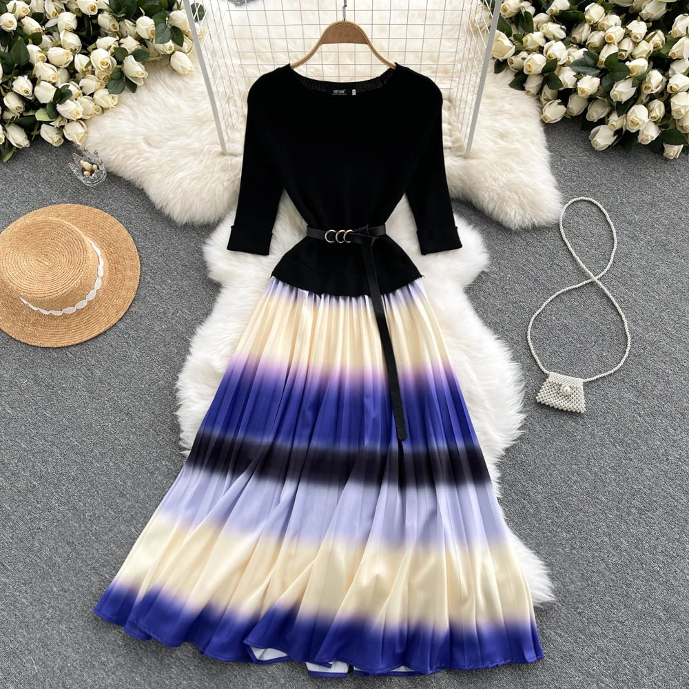 Женское трикотажное платье с ремнем элегантное плиссированное средней длины