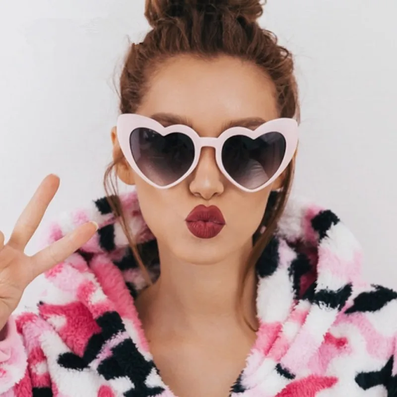 

Brand Designer Vintage Sunglass Fashion Love Heart Sunglasses Women cute sexy retro Cat Eye Vintage cheap SunGlasses red female