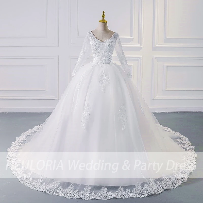 

Женское свадебное платье с вышивкой и длинным рукавом