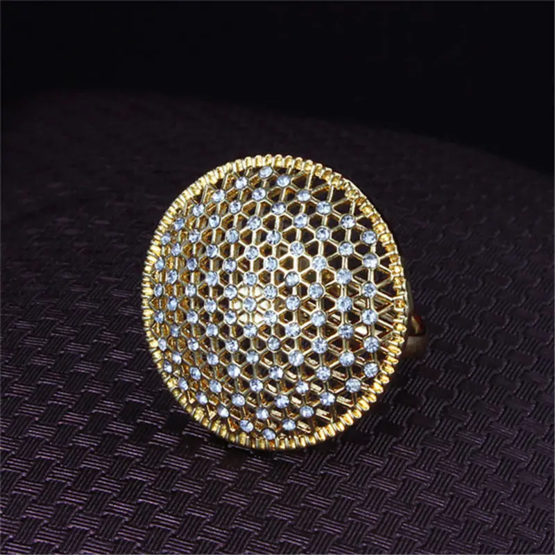 Кольцо золотистого и белого цвета со стразами кольца на палец свадебные