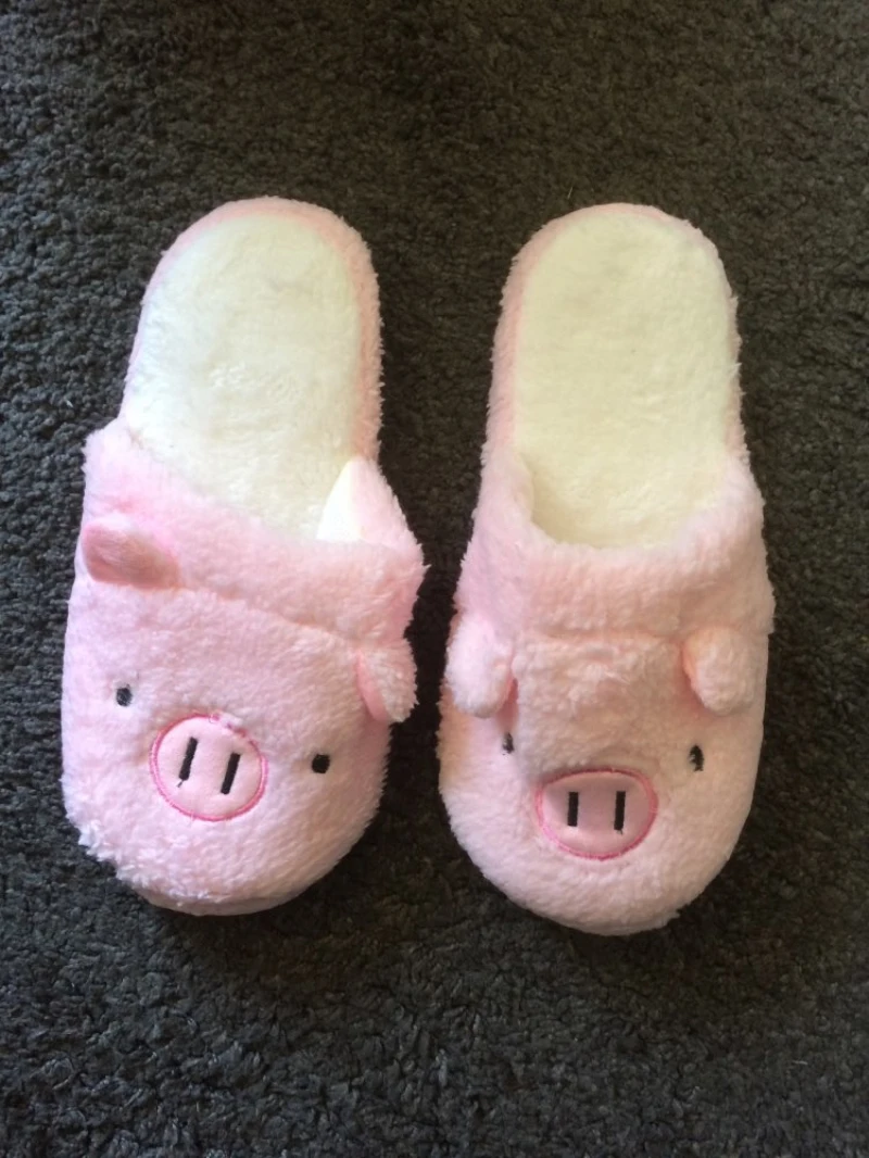 Новые зимние женские тапочки; домашняя обувь для женщин; Chinelos Pantufas Adulto; модные домашние тапочки на меху с милым медведем и Свинкой