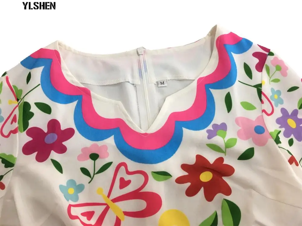 Женское длинное платье в африканском стиле белое с бабочкой и принтом виде