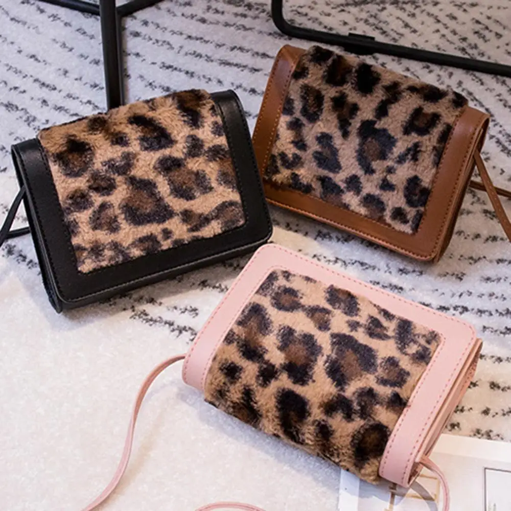 

Женская сумка на одно плечо с кроличьим мехом и леопардовым принтом