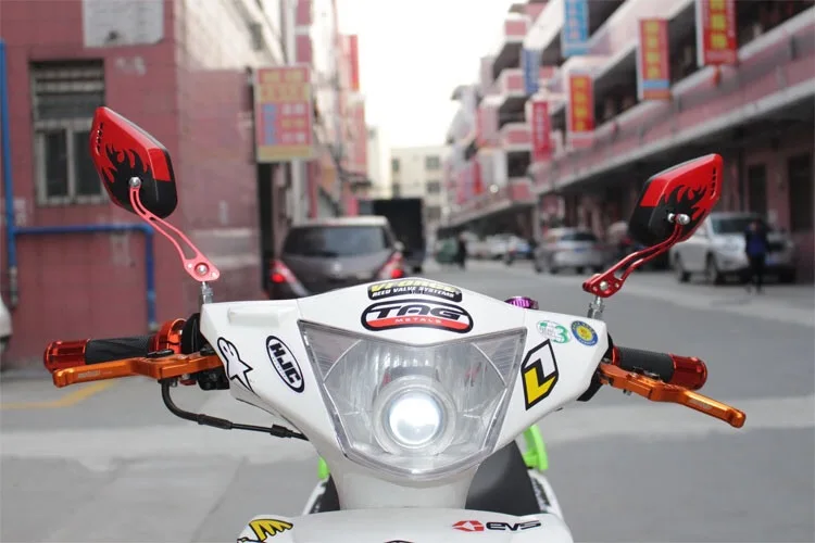 Мотоциклетное зеркало заднего вида модифицированное с отражателем и рисунком