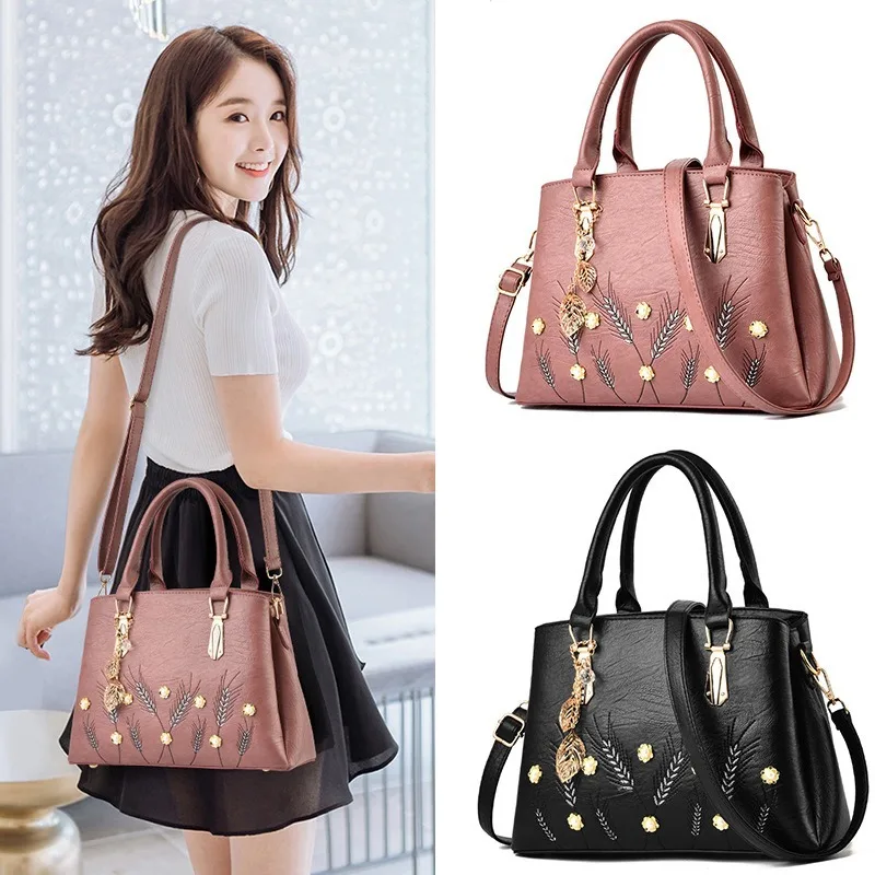 

2020 Women's New Flower Bag Embroidered Fashion Bag Classic Atmosphere Beautiful Lady Bag