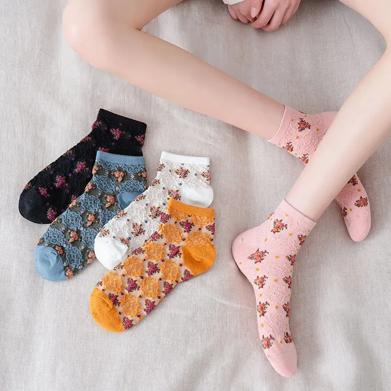 

2021 Spring and Summer This Kawaii Cute Fresh and Sweet Floral Socks Women Retro Fashion Mid-length Lsock Socks White Socks Long