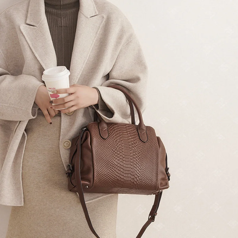 

2021 spring new top layer cowhide women's bag snake pattern Boston one shoulder portable messenger bag women's leather bag