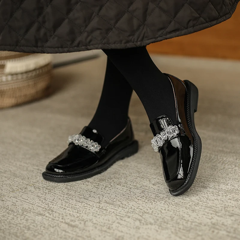 

QUTAA 2021 New Spring String Bead Crystal Women Pumps Square Toe Patent Leather All Match Ladies Flats Shoes Size 34-39