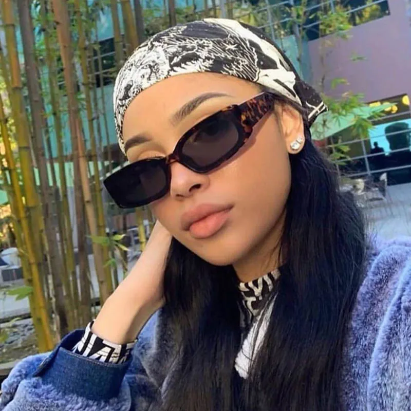 

Солнцезащитные очки «кошачий глаз» для мужчин и женщин, винтажные маленькие квадратные солнечные аксессуары в стиле ретро, с леопардовым п...