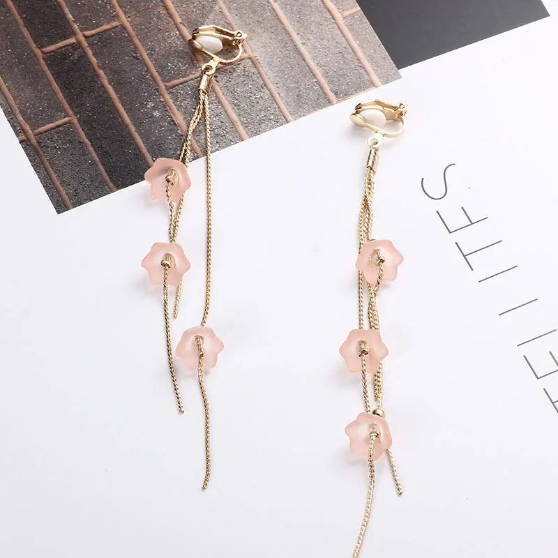 Длинные серьги клипсы золотого цвета с цепочкой элегантные без пирсинга для