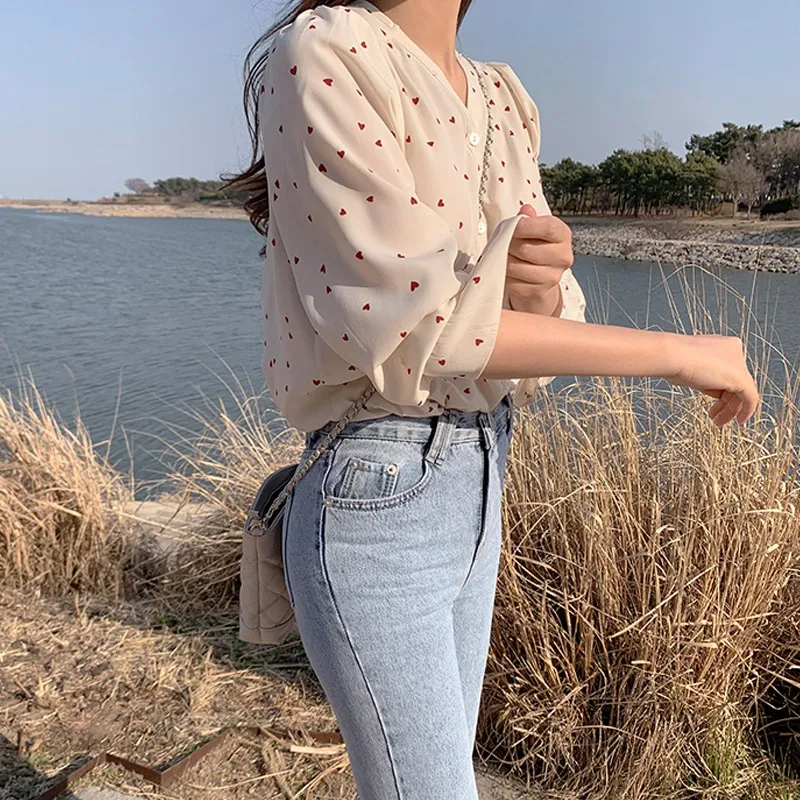 

Spring Autumn Women Clothes Fashion V-neck Love Print Shirt Sweet Fashion Long Sleeve Loose Petal Sleeve Top Solid Colors