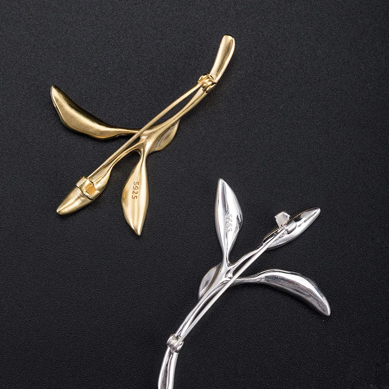 Брошь женская в форме ветки дерева из серебра 925 пробы 18 К