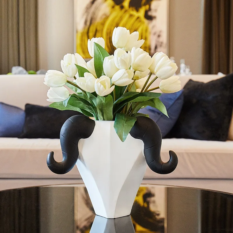 

NORDIC STYLE CREATIVE ABSTRACT BULLFIGHTING FLOWER VASE DECORATION RESIN FLOWER ARRANGEMENT ART HOME OFFICE DECORATION R2740