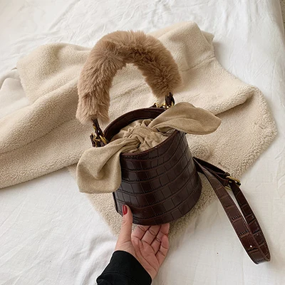brown DORANMI, мягкая меховая сумка с верхней ручкой, женские сумки,, зимняя меховая сумка-мешок с ручкой, женская кожаная сумка на плечо BG220 - Цвет: brown