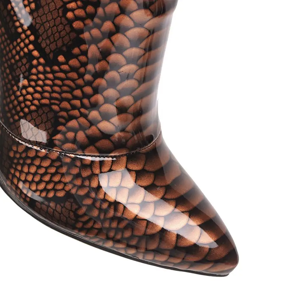 Женские ботинки на шпильках с текстурой змеиной кожи | Обувь