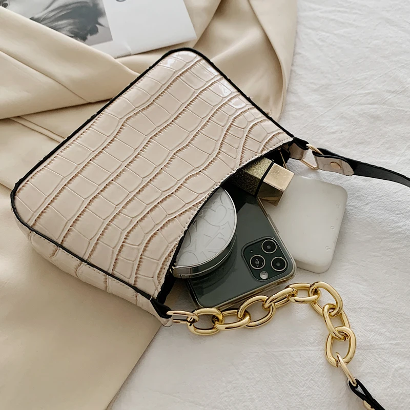 

Fashion Alligator Pattern Handbag Women Fashion Patent Leather Baguette Shape Bag Female Gold Single Shoulder Bag Day Clutch